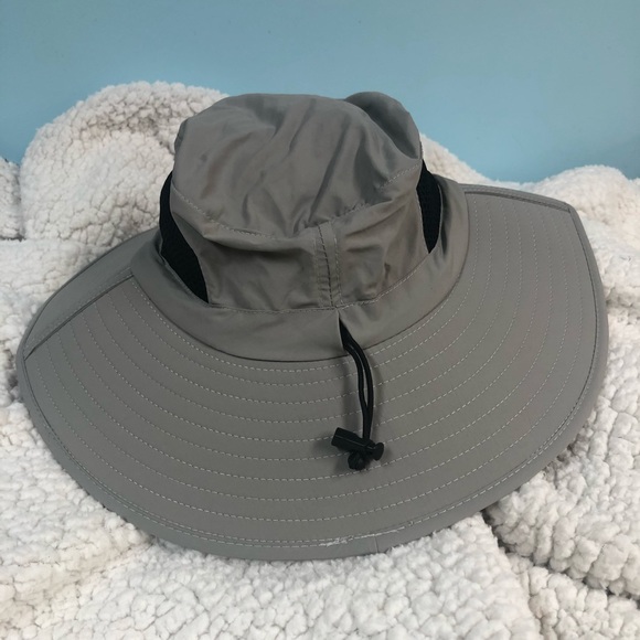 Other - Light gray hat with chin strap and cooling mesh